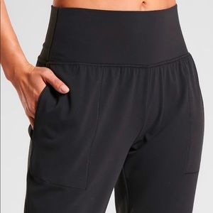 NWT Athleta salutation joggers XL